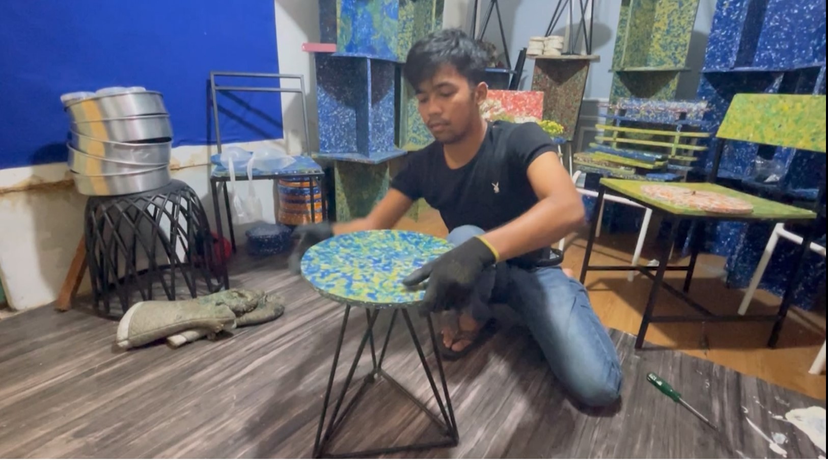 Viral! Ide Kreatif Mahasiswa Ubah Sampah Jadi Furnitur Mewah